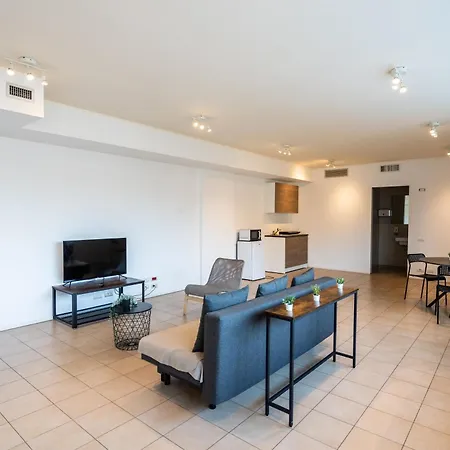 Lofta59 L Stazione A 2 Minuti L Centro A Piedi L Con Cucina L Parcheggi & Wifi Ultra Parma