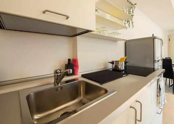 Apartamento Loft Smart L Wi-fi Fibra, Indipendente, Perfetto Per Business E Coppie Parma